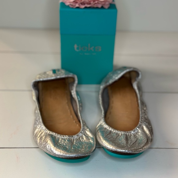 Tieks Size 7 Silver Screen - Picture 2 of 8